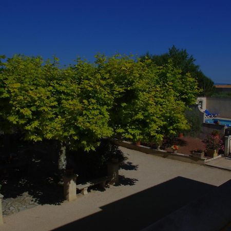 Le Mas De L'Amandier Saint-Saturnin-les-Avignon ภายนอก รูปภาพ