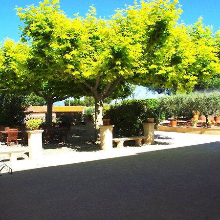 Le Mas De L'Amandier Saint-Saturnin-les-Avignon ภายนอก รูปภาพ
