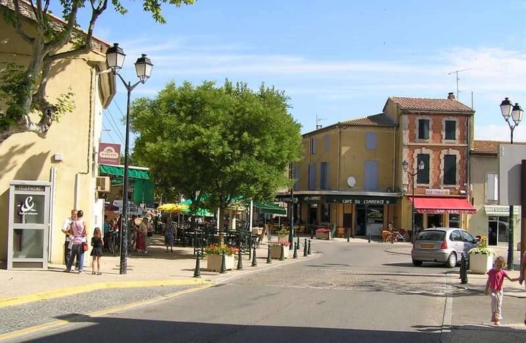 Le Mas De L'Amandier Saint-Saturnin-les-Avignon ภายนอก รูปภาพ