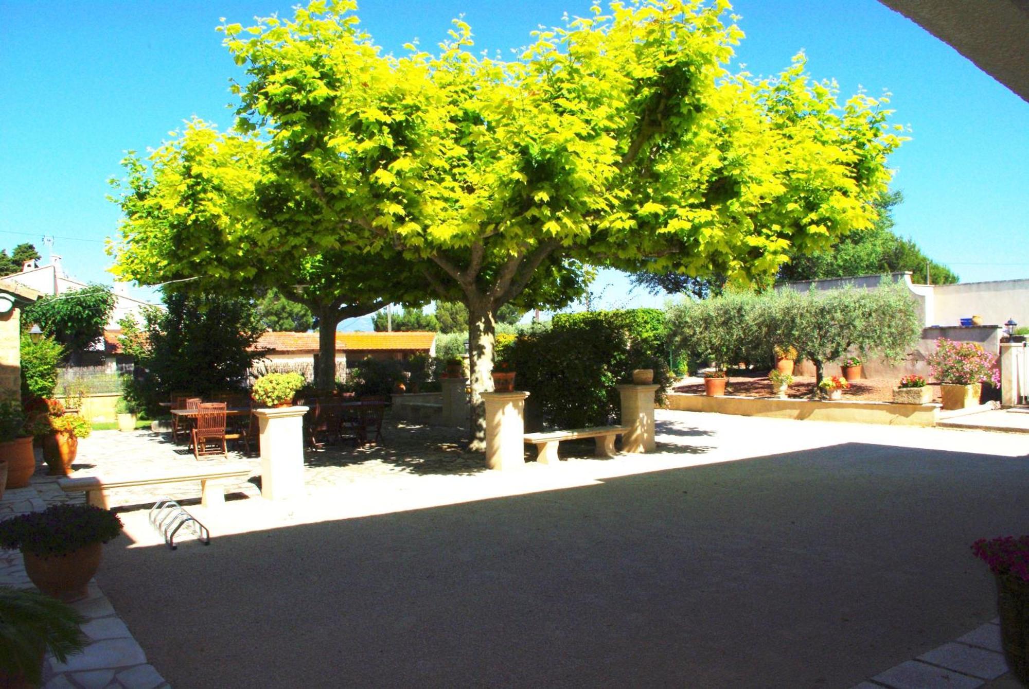 Le Mas De L'Amandier Saint-Saturnin-les-Avignon ภายนอก รูปภาพ