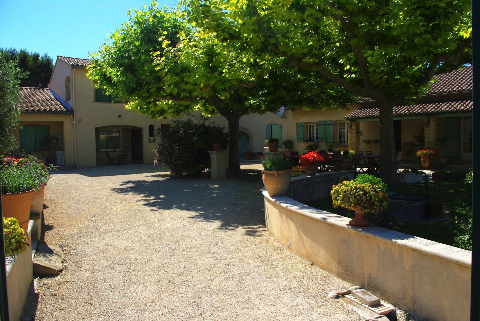 Le Mas De L'Amandier Saint-Saturnin-les-Avignon ภายนอก รูปภาพ