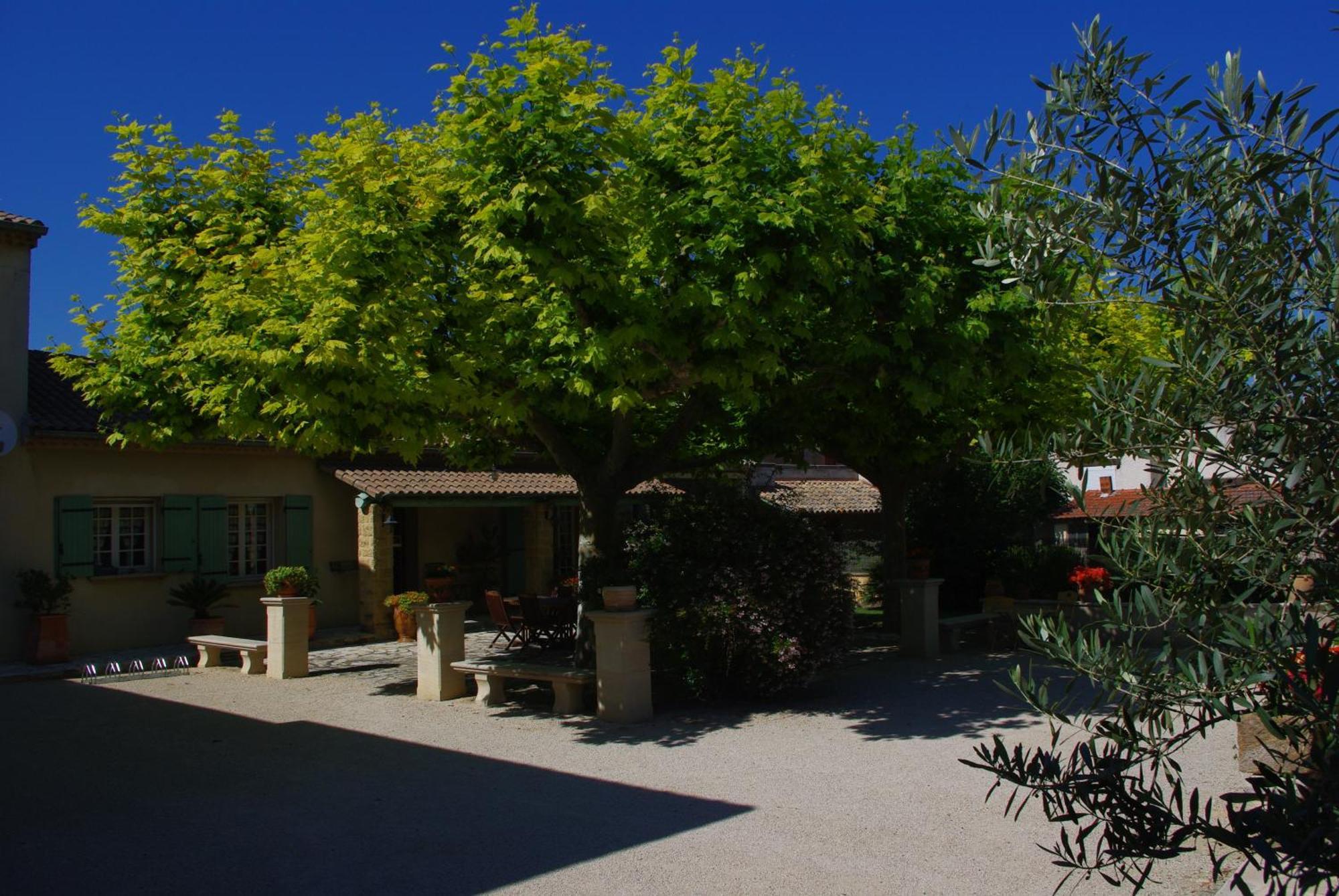 Le Mas De L'Amandier Saint-Saturnin-les-Avignon ภายนอก รูปภาพ