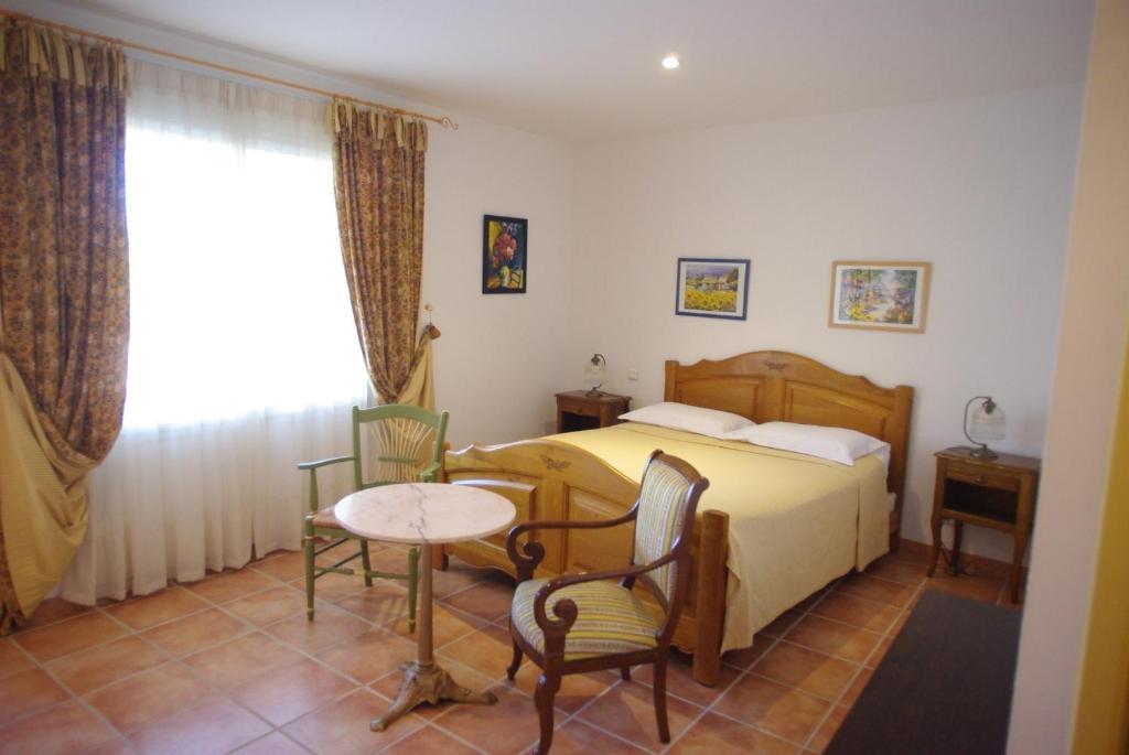 Le Mas De L'Amandier Saint-Saturnin-les-Avignon ห้อง รูปภาพ